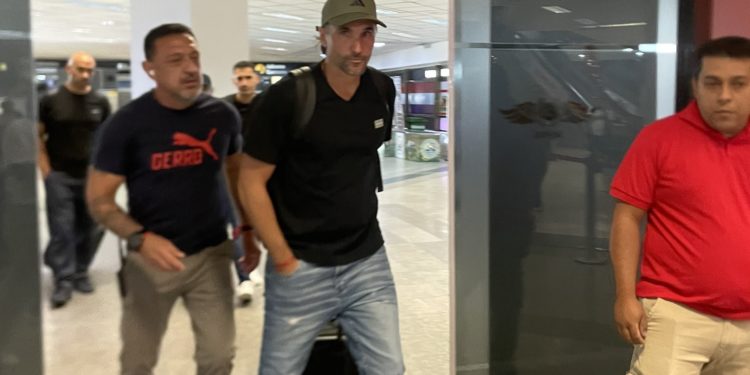 Un nuevo comienzo: Diego Martínez asume el reto de revitalizar a Cerro Porteño Un nuevo comienzo: Diego Martínez asume el reto de revitalizar a Cerro Porteño