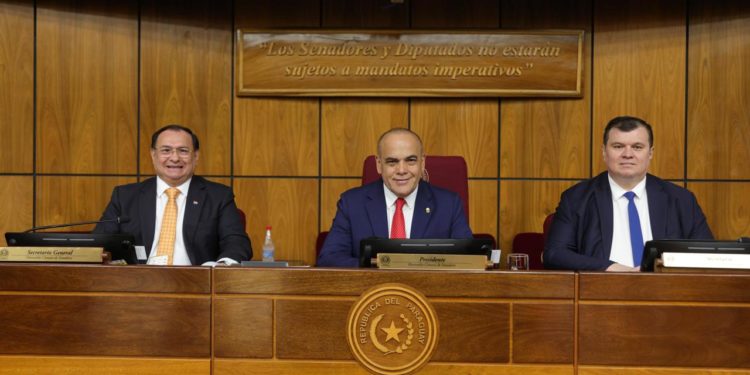 Senado amplía mandato presidencial a dos años