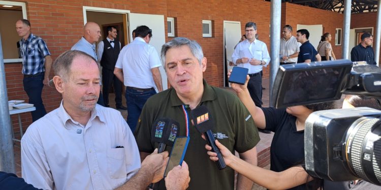 Ministro de Educación destaca necesidad formar docentes locales en el Chaco