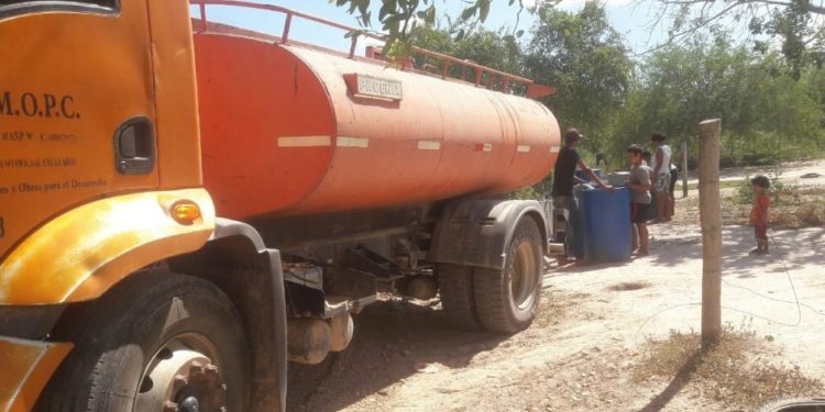 Familias chaqueñas recibieron agua potable tras distribuciones del MOPC Familias chaqueñas recibieron agua potable tras distribuciones del MOPC