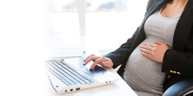 Santiago Peña promulga ley que garantiza permisos laborales para trabajadoras embarazadas Santiago Peña promulga ley que garantiza permisos laborales para trabajadoras embarazadas