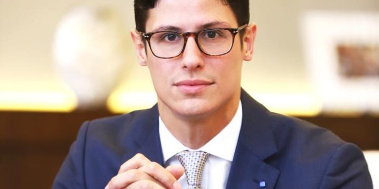 Joshua Abreu renuncia a la Superintendencia de Valores