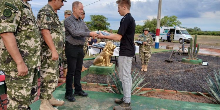 Jóvenes del Chaco también se presentaron este jueves como aspirantes al CIMEFOR en Mcal. Estigarribia Jóvenes del Chaco también se presentaron este jueves como aspirantes al CIMEFOR en Mcal. Estigarribia