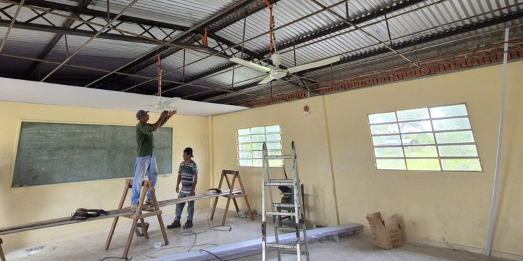 Durante el receso escolar, prosiguen las refacciones en instituciones educativas de Alto Paraguay Durante el receso escolar, prosiguen las refacciones en instituciones educativas de Alto Paraguay