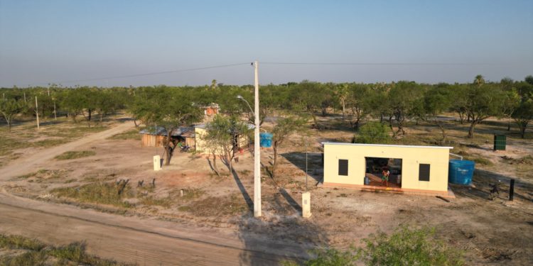 Ejercieron obras de electrificación e iluminación pública en la comunidad Indígena “Yakye Axa” del Chaco