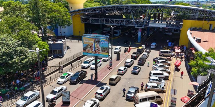 Flujo migratorio en Paraguay supera los 2,4 millones de movimientos en temporada alta Flujo migratorio en Paraguay supera los 2,4 millones de movimientos en temporada alta