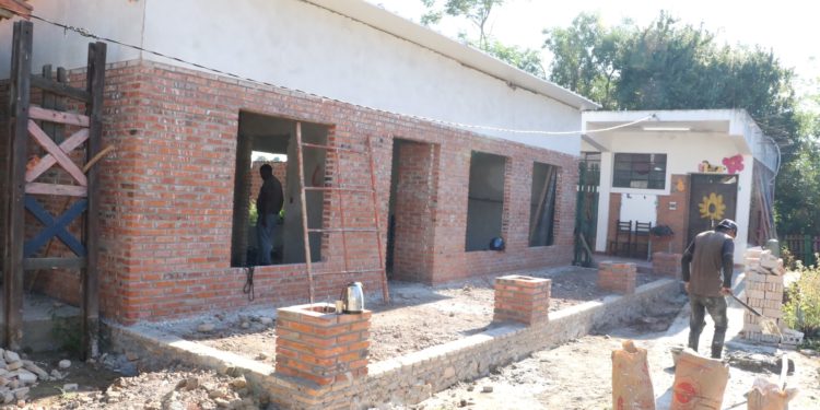 «Arreglos y construcciones de escuelas, hoy está en manos de las municipalidades», afirma el ministro de Educación