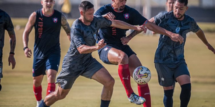 Cerro Porteño perfila su equipo inicial para arrancar el 2025