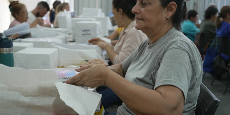Padres controlarán por primera vez la calidad de los kits escolares entregados por el MEC, este año