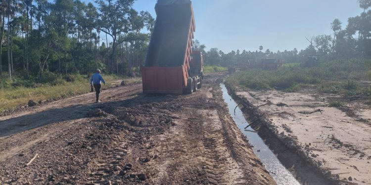 Avanzan con las obras en el acceso de la comunidad Yakye Axa en Presidente Hayes Avanzan con las obras en el acceso de la comunidad Yakye Axa en Presidente Hayes