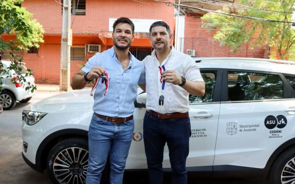 MINNA y Municipalidad de Asunción entrega insumos y vehículos para mejorar la atención en la CODENI