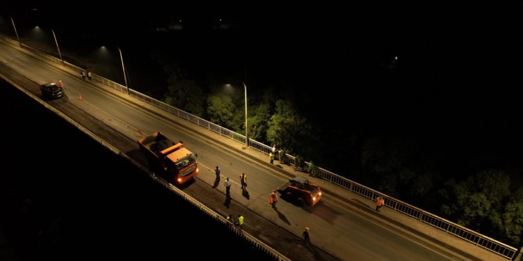 Obras de regularización asfáltica en el puente Remanso avanzan con pruebas para mejora de la transitabilidad