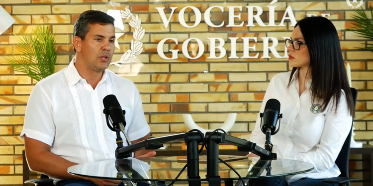 Cambio en la comunicación presidencial: Paula Carro deja el cargo y Santiago Peña nombra un nuevo vocero