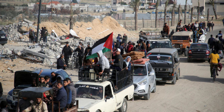 La liberación de tres rehenes marca el inicio del alto al fuego entre Israel y Hamás La liberación de tres rehenes marca el inicio del alto al fuego entre Israel y Hamás