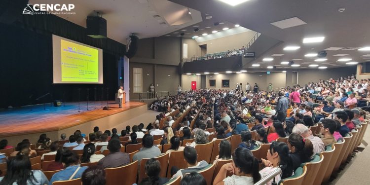 Conferencia de formación docente reúne a cerca de 600 educadores y líderes del Chaco para potenciar la calidad educativa en el país