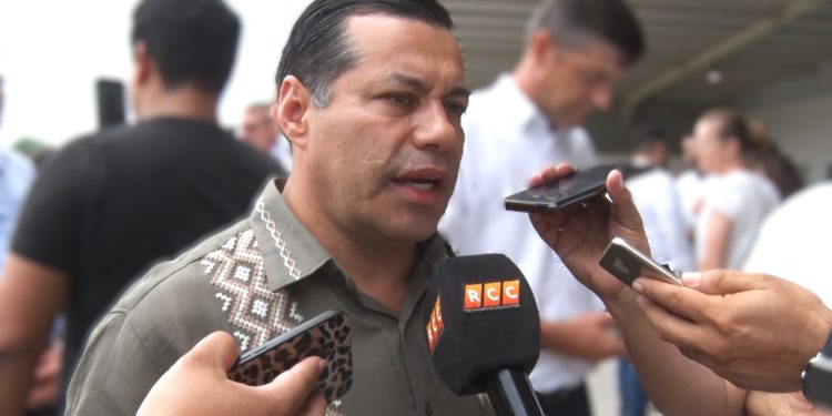 Este mes podría adjudicarse la línea de transmisión de 220 kv, el proyecto de electrificación más importante del Chaco Este mes podría adjudicarse la línea de transmisión de 220 kv, el proyecto de electrificación más importante del Chaco