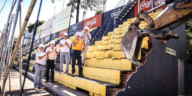 Adiós al Rogelio Silvino Livieres: Guaraní comienza la demolición de su estadio Adiós al Rogelio Silvino Livieres: Guaraní comienza la demolición de su estadio
