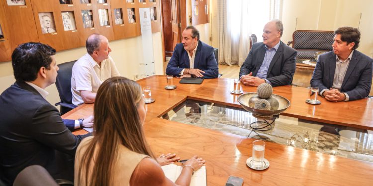 Empresa británica reafirma compromiso de instalar una fábrica de “fertilizantes verdes” en Paraguay Empresa británica reafirma compromiso de instalar una fábrica de “fertilizantes verdes” en Paraguay