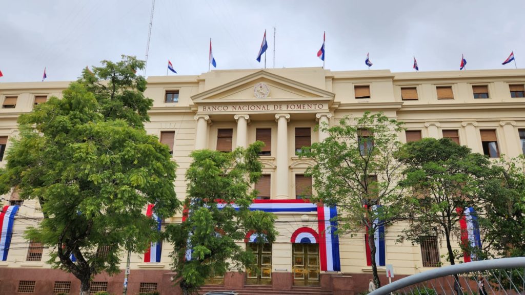 El MEF arranca con el pago de salarios de febrero a funcionarios de 43 instituciones