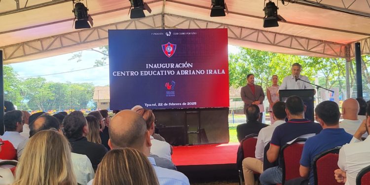 Ministro de Educación Luis Ramírez inauguró el primer Centro Educativo Adriano Irala en el Parque Azulgrana