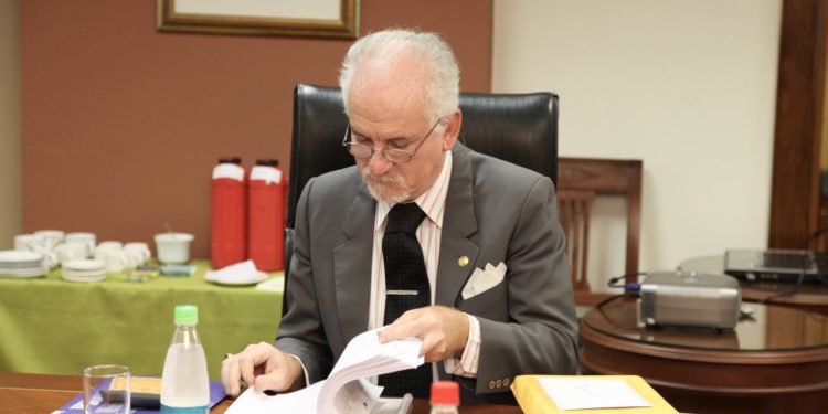 Santiago Peña avala a César Garay como candidato para presidir el Jurado de Enjuiciamiento de Magistrados Santiago Peña avala a César Garay como candidato para presidir el Jurado de Enjuiciamiento de Magistrados