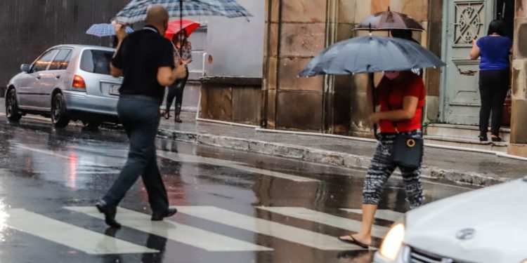Persisten las lluvias con ocasionales tormentas eléctricas para hoy y los próximos dí­as