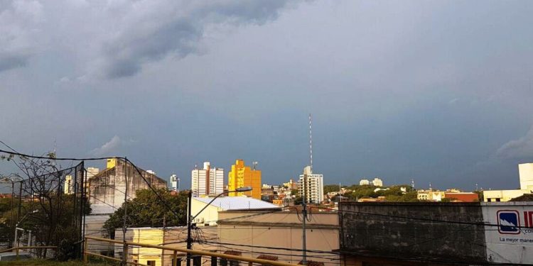 Aumenta probabilidad de chaparrones con ocasionales tormentas eléctricas en todo el paí­s
