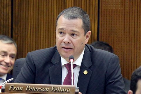 Diputado Petersen espera que la ESSAP resuelva el problema del acueducto del Chaco Diputado Petersen espera que la ESSAP resuelva el problema del acueducto del Chaco