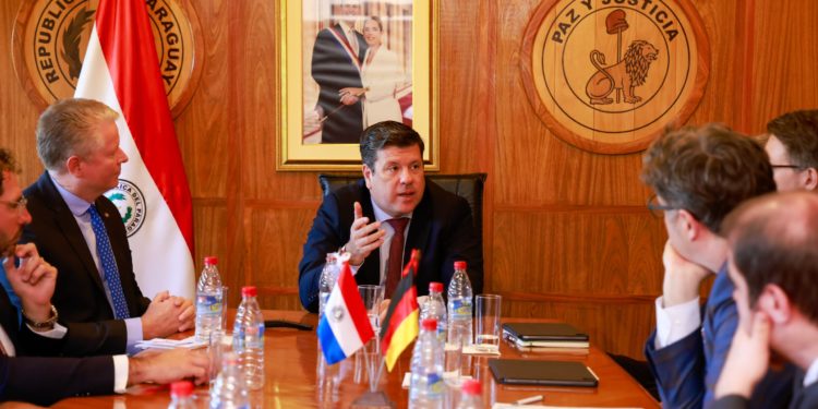 El Gobierno alienta a empresarios alemanes a invertir en «cinco sectores clave” en el Paraguay El Gobierno alienta a empresarios alemanes a invertir en «cinco sectores clave” en el Paraguay