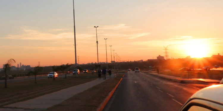 Ambiente muy caluroso y con chaparrones en gran parte del país