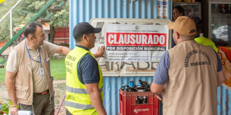 Clausuran puestos irregulares y notifican desalojos en Mariscal Estigarribia Clausuran puestos irregulares y notifican desalojos en Mariscal Estigarribia