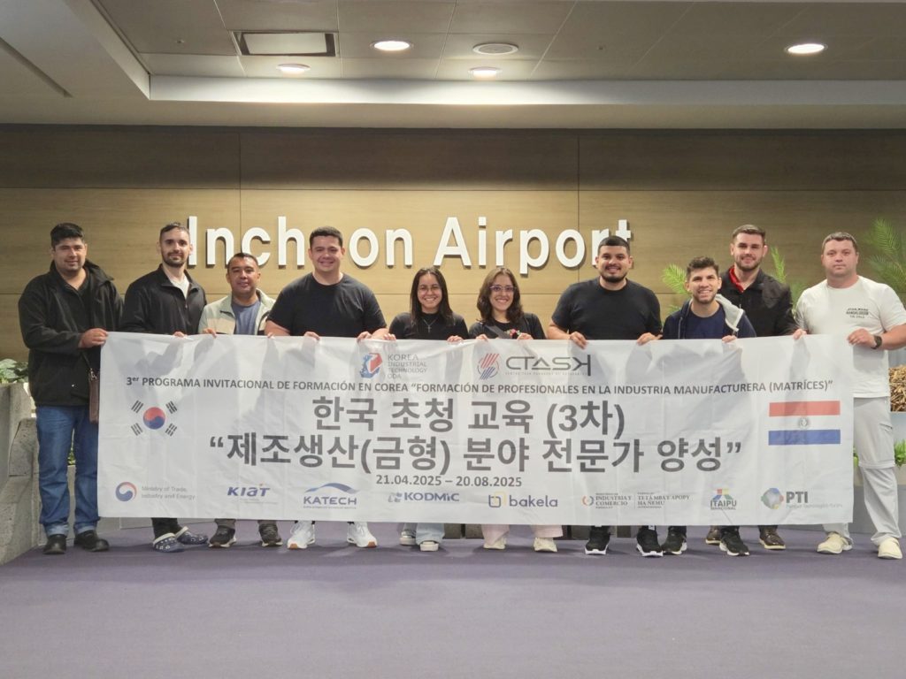 Jóvenes paraguayos inician capacitación en matricería y movilidad eléctrica en Corea