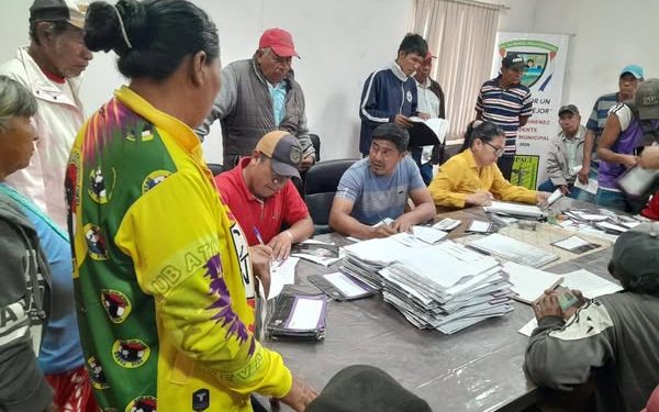220 adultos mayores de Irala Fernández acceden a tarjetas para el cobro de pensiones