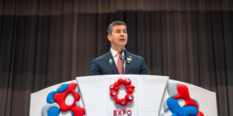 Osaka: Peña destaca a Paraguay como líder en la producción de energía limpia y de alimentos