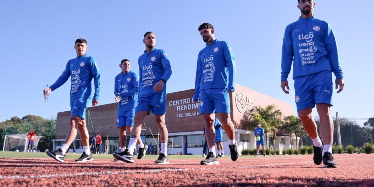 Operativo Uruguay: la Selección Paraguaya inició su preparación en Ypané Operativo Uruguay: la Selección Paraguaya inició su preparación en Ypané