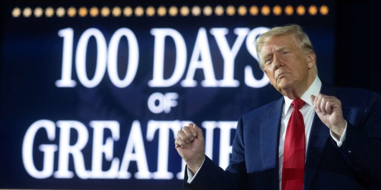 Donald Trump celebra sus primeros 100 días entre elogios internos y malos datos económicos Donald Trump celebra sus primeros 100 días entre elogios internos y malos datos económicos
