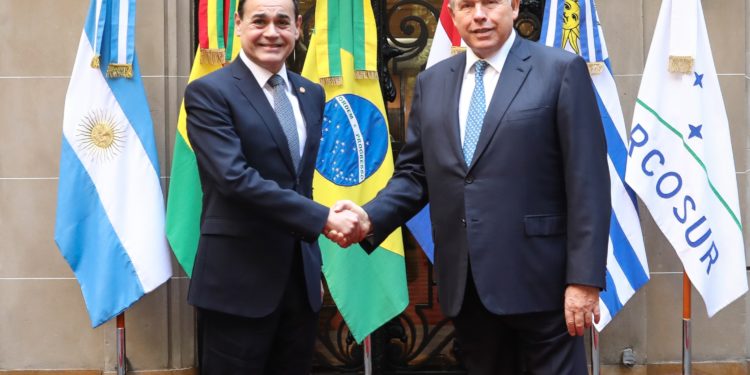 Interés de Argentina y Paraguay en mayor integración física y energética a través del Chaco Interés de Argentina y Paraguay en mayor integración física y energética a través del Chaco