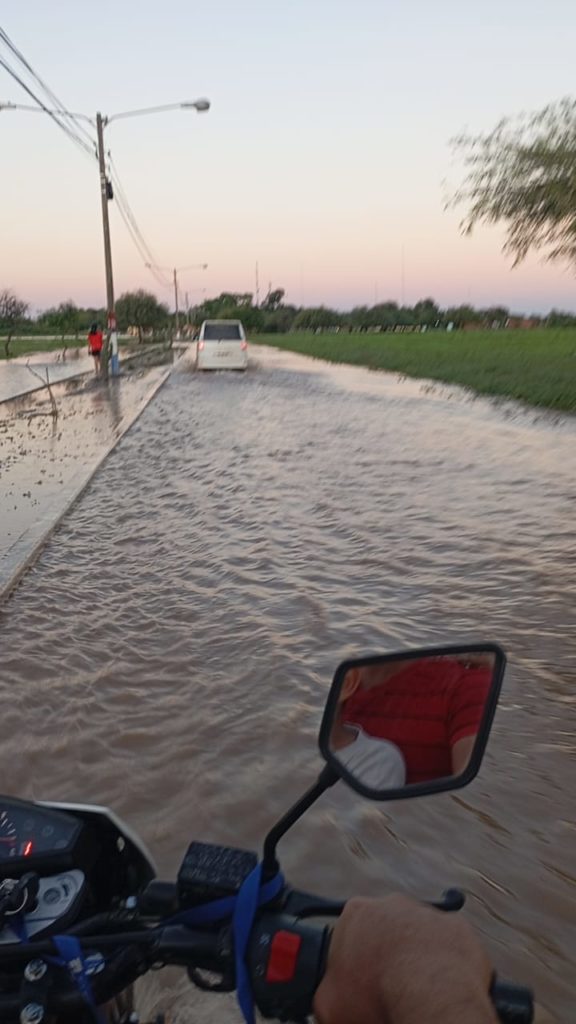 Docentes y alumnos en riesgo por inundaciones en Mariscal Estigarribia: piden clases virtuales