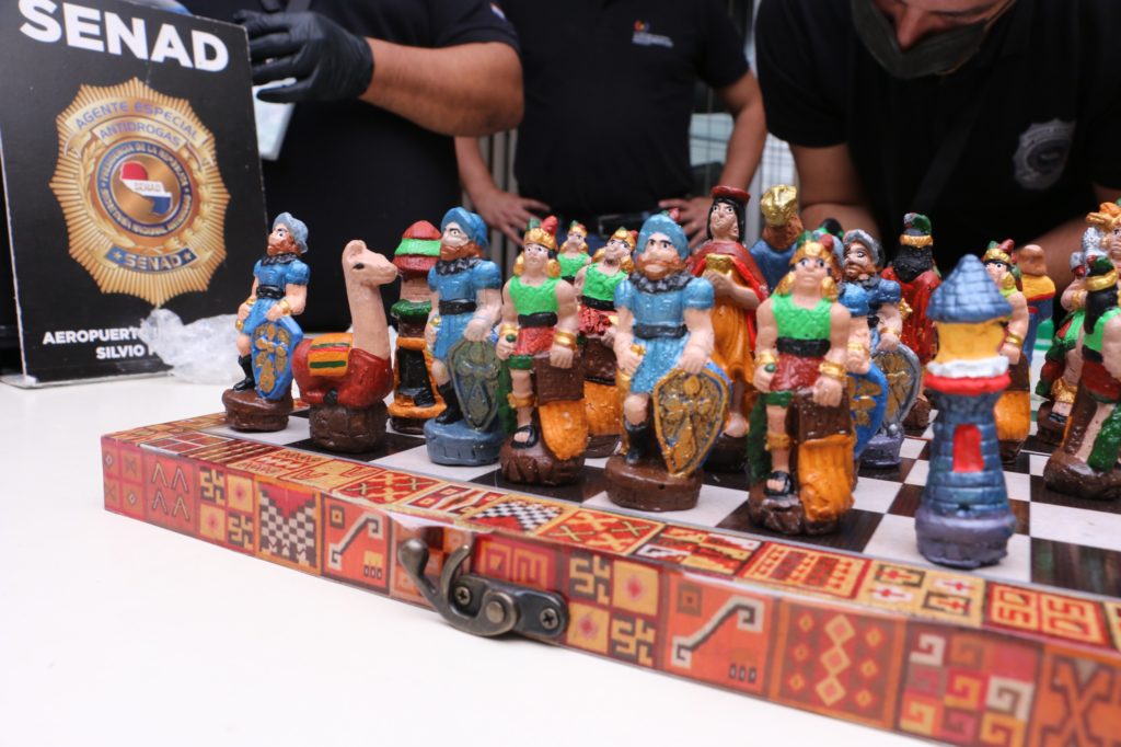 Senad frustra envío de cocaína oculto en juego de ajedrez con destino a Europa Senad frustra envío de cocaína oculto en juego de ajedrez con destino a Europa