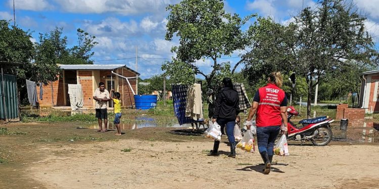 El MINNA brinda asistencia y protección a la niñez afectada por las inundaciones en el Chaco y Concepción