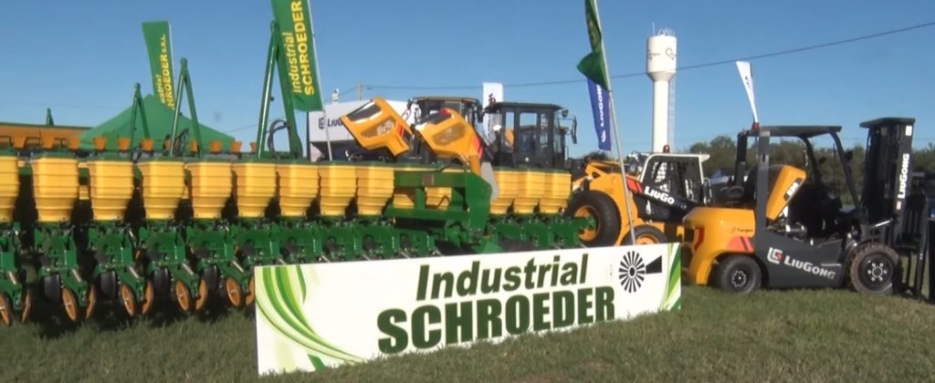 Industrial Schroeder deslumbra en la Expo Pioneros con el lanzamiento de una innovadora sembradora