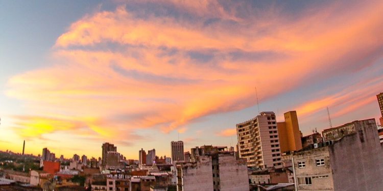 Cielo parcialmente nublado y vientos moderados del norte a nivel nacional