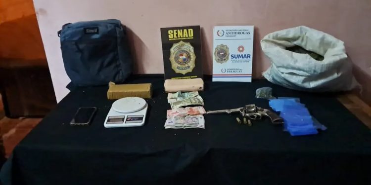 Imputan a mujer por tráfico de drogas tras hallazgo de más de 10 kilos de marihuana en Villa Hayes Imputan a mujer por tráfico de drogas tras hallazgo de más de 10 kilos de marihuana en Villa Hayes