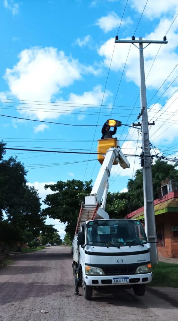 ANDE mejora la iluminación en Benjamín Aceval y Villa Hayes ANDE mejora la iluminación en Benjamín Aceval y Villa Hayes