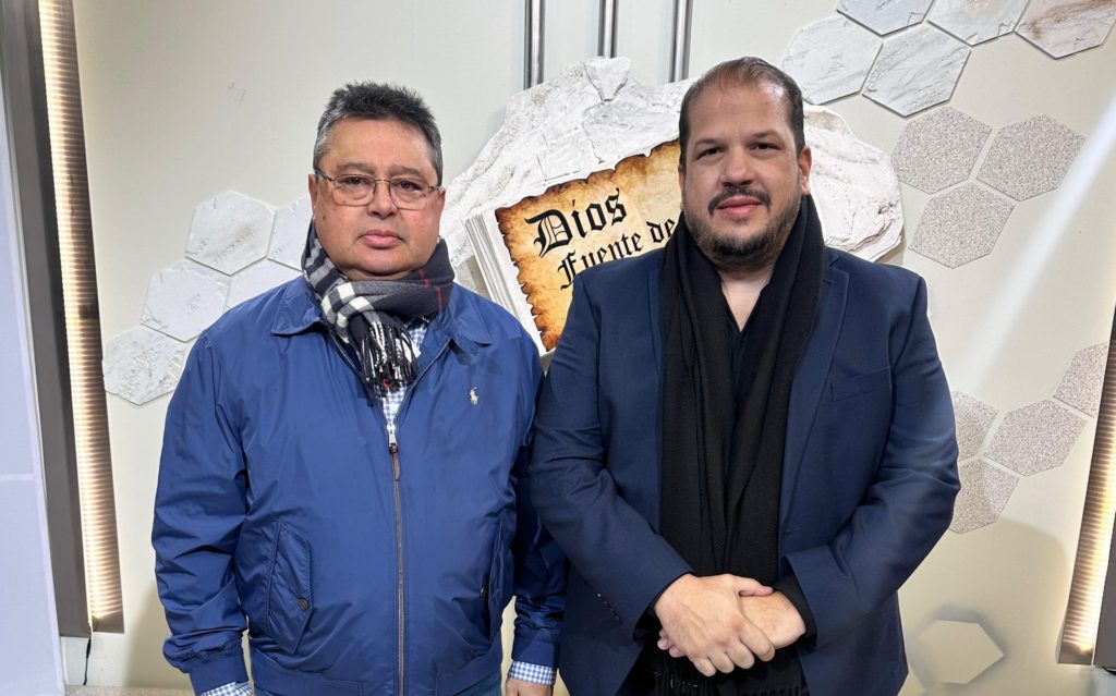 Gustavo Leite evalúa 2 años de gestión del Presidente Peña antes de su informe ante el congreso Gustavo Leite evalúa 2 años de gestión del Presidente Peña antes de su informe ante el congreso