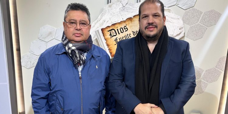 Gustavo Leite evalúa 2 años de gestión del Presidente Peña antes de su informe ante el congreso Gustavo Leite evalúa 2 años de gestión del Presidente Peña antes de su informe ante el congreso