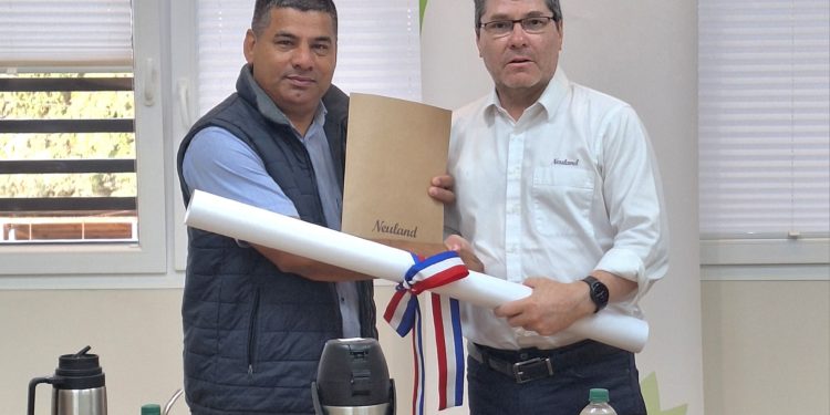 Municipalidad de Boquerón recibió plano oficial del casco urbano de Neuland Municipalidad de Boquerón recibió plano oficial del casco urbano de Neuland