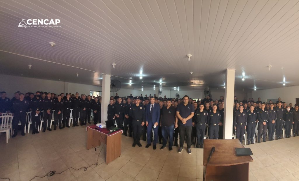 Futuros agentes policiales se capacitan en liderazgo y salud integral en el ISEPOL de Coronel Oviedo