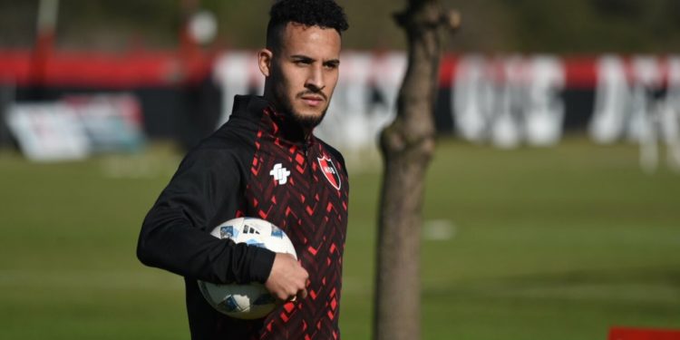 Refuerzo caído: Fernando Cardozo no entra en los planes del DT Diego Martínez