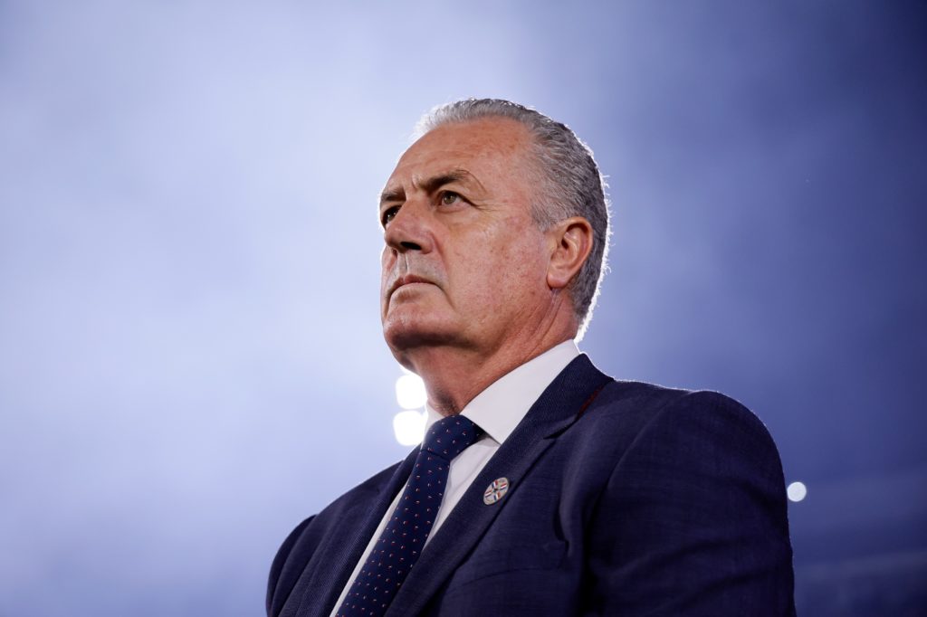 Gustavo Alfaro, a noventa minutos de un récord absoluto con la Selección Paraguaya